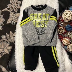 Mad Game Boys Jogger Set! Size:18mos black and gray with lime green strip NWOT!